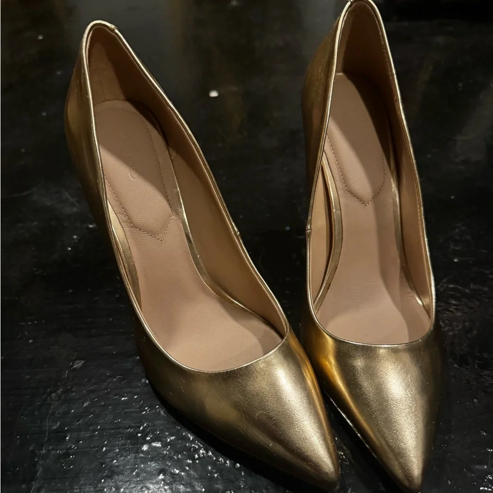 Aldo Metallic Gold Pointed Pump - Picture 1 of 4